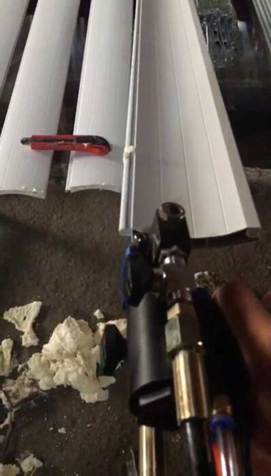 厂房卷帘门保温浇注填充聚氨酯发泡