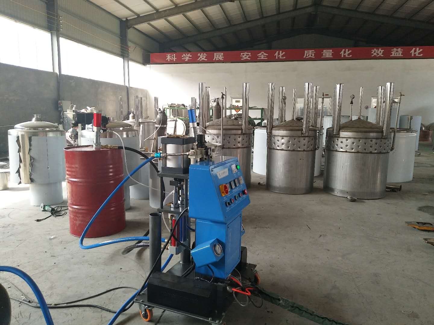 江苏聚氨酯喷涂机 不锈钢水箱保温浇注(图1) 不锈钢水箱保温浇注