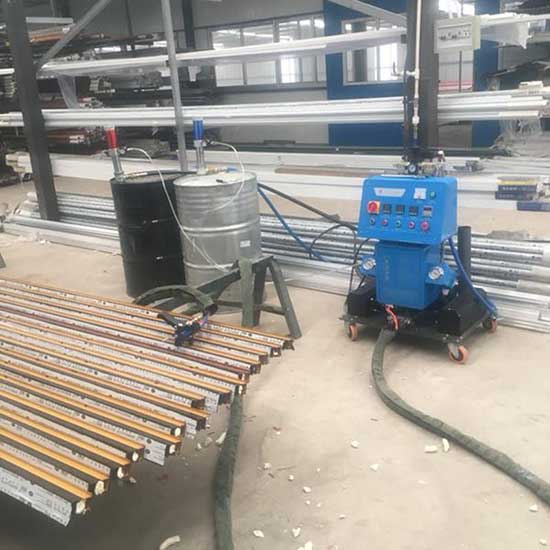 断桥铝专用发泡机Q2600D(图1) 定时定量JNJX-Q2600D断桥铝专用发泡机