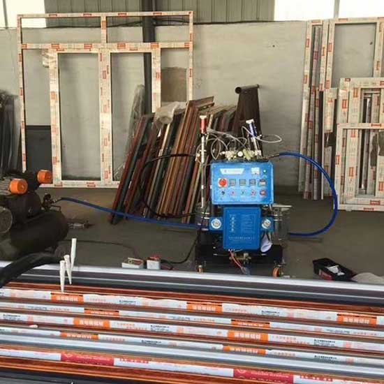断桥铝填充泡沫性(图2) 小型Q2600D聚氨酯喷涂机断桥铝填充泡沫设备