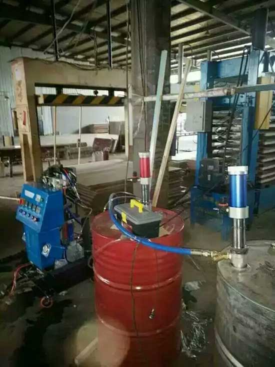 聚氨酯门板发泡设备(图1) JNJX-Q2600D-聚氨酯门板发泡设备