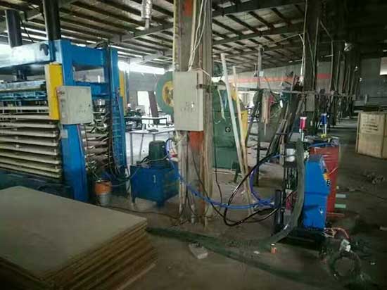 防盗门门板填充材料 防盗门聚氨酯填充喷涂机(图1) 防盗门门板填充材料 防盗门聚氨酯填充喷涂机