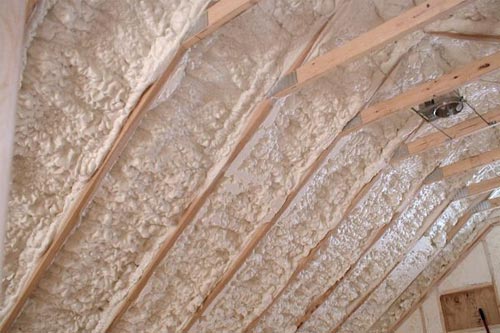 木屋聚氨酯喷涂保温隔音民宿喷涂发泡保温(图2) 木屋聚氨酯喷涂保温隔音民宿喷涂发泡保温